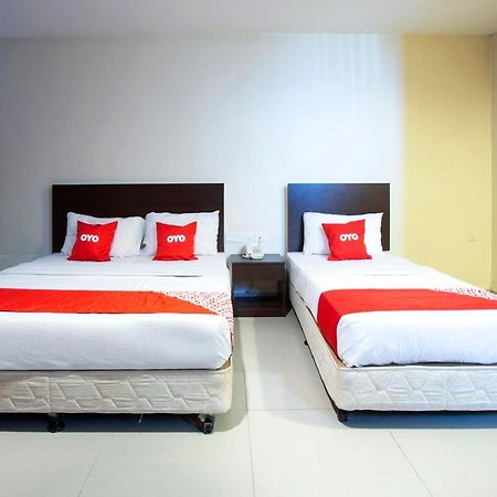 Oyo 89966 Green World Hotel @ Seri Putra Kajang Exteriör bild