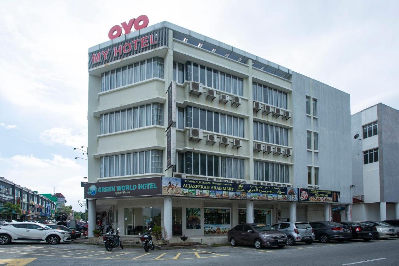 Oyo 89966 Green World Hotel @ Seri Putra Kajang Exteriör bild