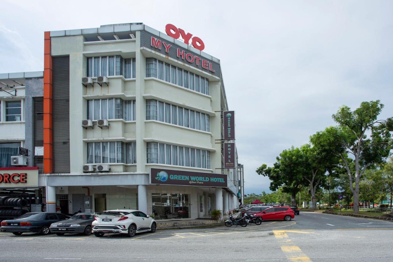Oyo 89966 Green World Hotel @ Seri Putra Kajang Exteriör bild