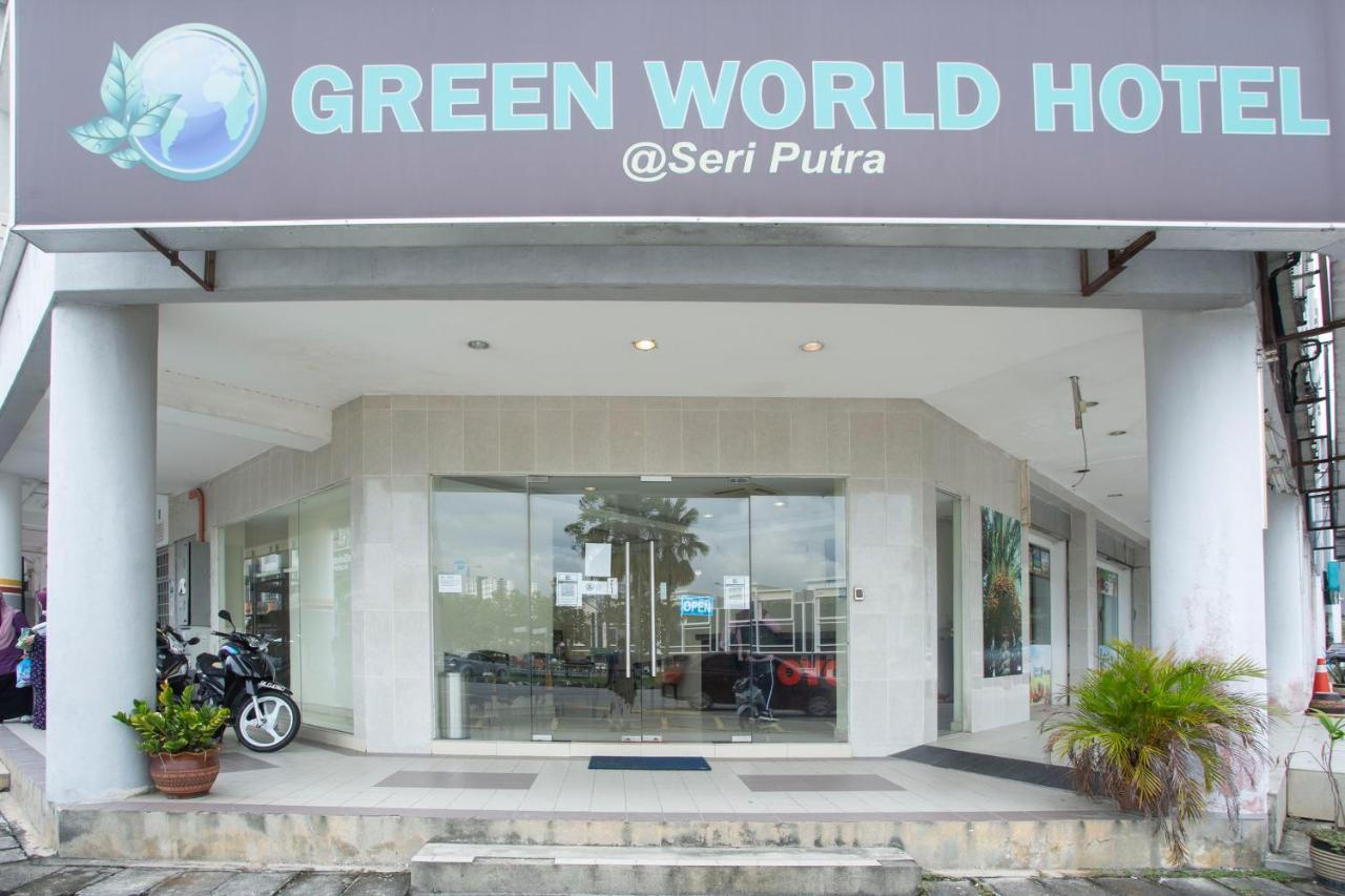 Oyo 89966 Green World Hotel @ Seri Putra Kajang Exteriör bild