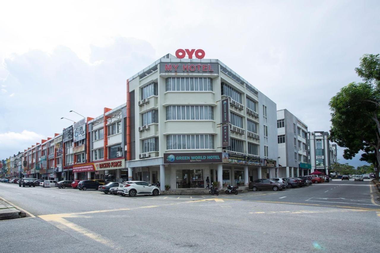 Oyo 89966 Green World Hotel @ Seri Putra Kajang Exteriör bild