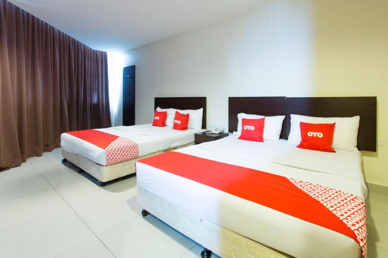 Oyo 89966 Green World Hotel @ Seri Putra Kajang Exteriör bild