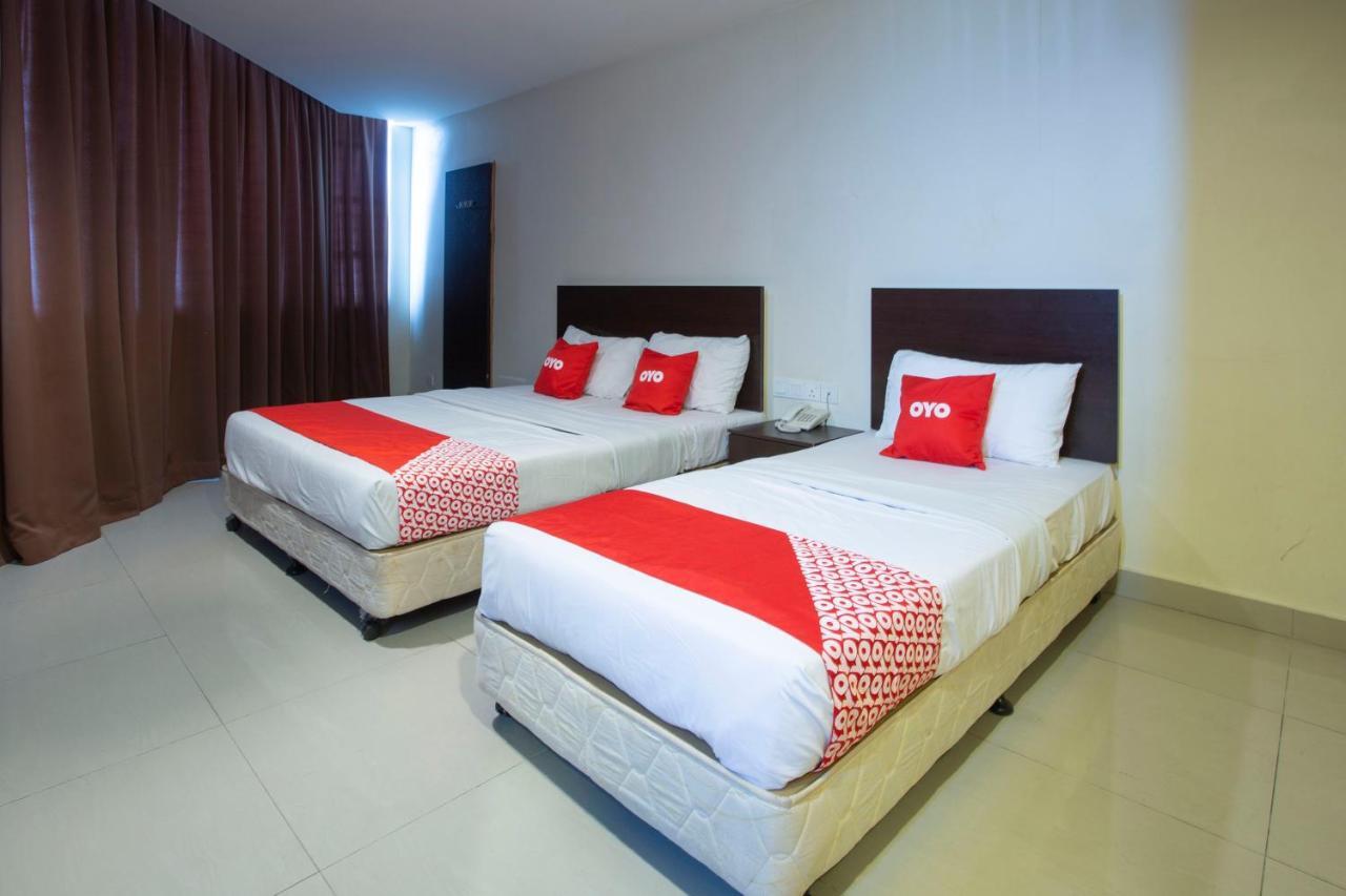 Oyo 89966 Green World Hotel @ Seri Putra Kajang Exteriör bild