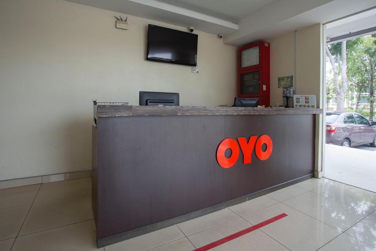 Oyo 89966 Green World Hotel @ Seri Putra Kajang Exteriör bild
